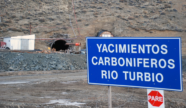 Rio Turbio: ATE tomó la sede de Yacimientos Carboniferos en reclamo por 70 despidos